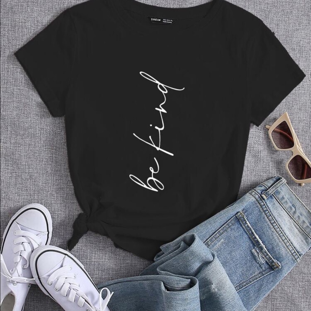 Slogan graphic crew neck T👚”BE KIND”
